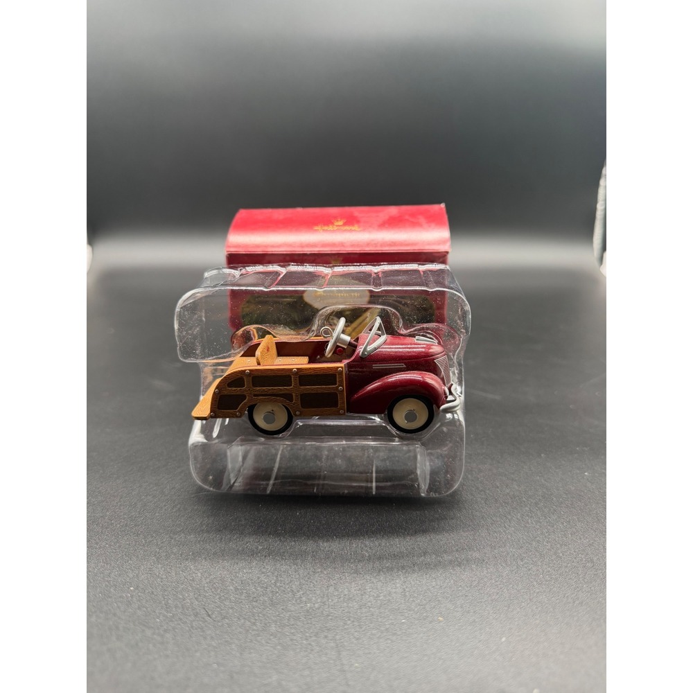 Hallmark Keepsake Ornament 1939 Garton Ford Station Wagon 1999 Club‎ Edition Red